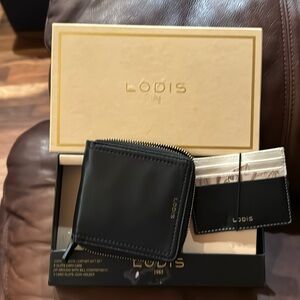LODIS LEATHER SET. ZIP AROUND WITH BILL COMPARTMENT AND 6 SLOT CARD CASE.